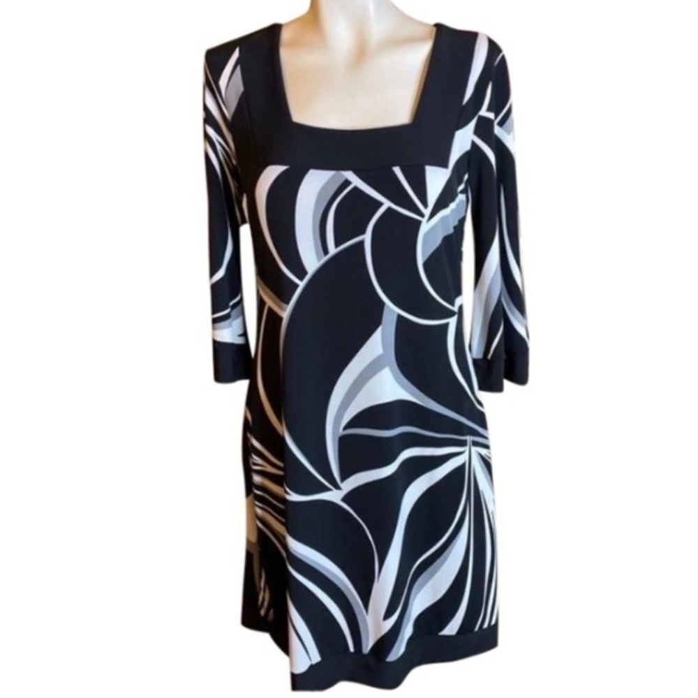 NWT White House Black Market Square Neck 3/4 Bell Sleeve Shift Dress. Size: M